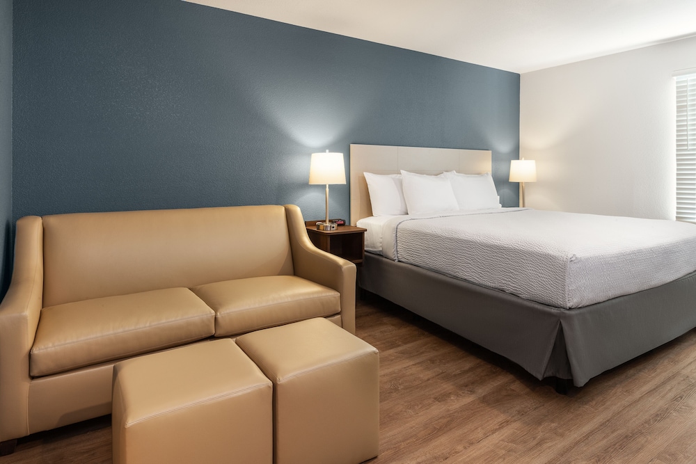 WoodSpring Suites Charlotte University Research Park - photo 4