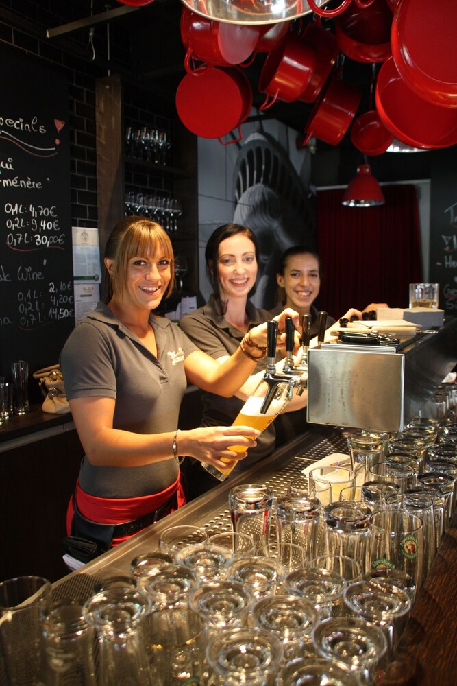 Hotel Bar