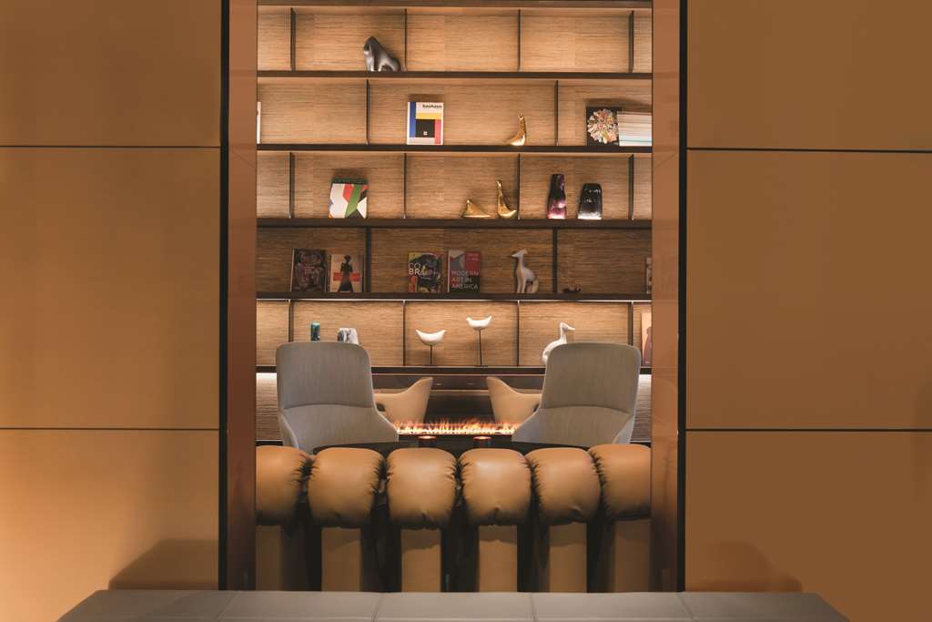adina apartment hotel frankfurt public lounge area