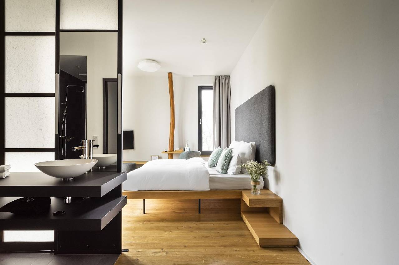Guest room
