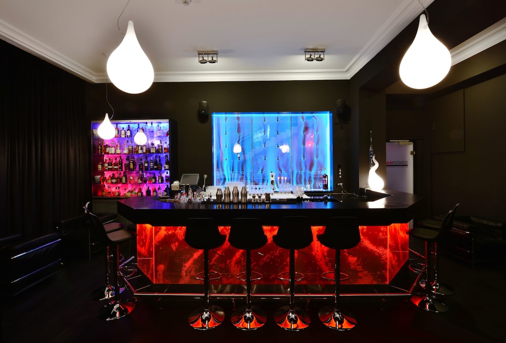 Hotel Bar