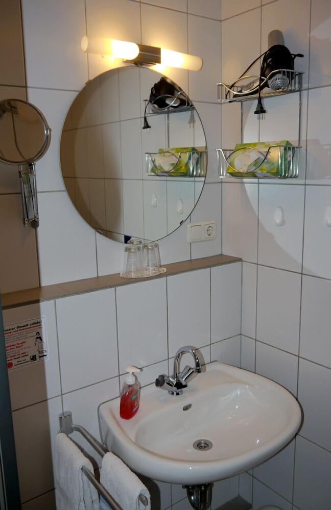 Bathroom sink