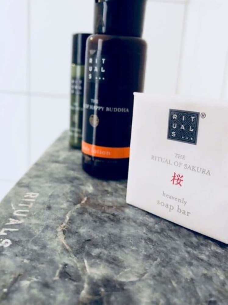 Bathroom amenities