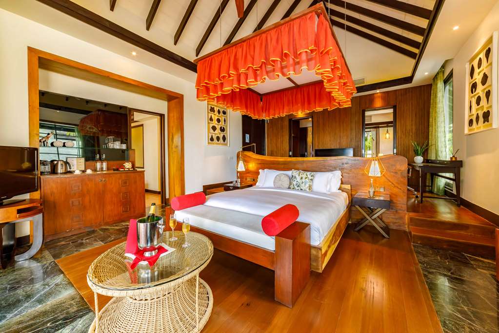 OZEN RESERVE BOLIFUSHI Earth Pool Pavilion Master Bedroom
