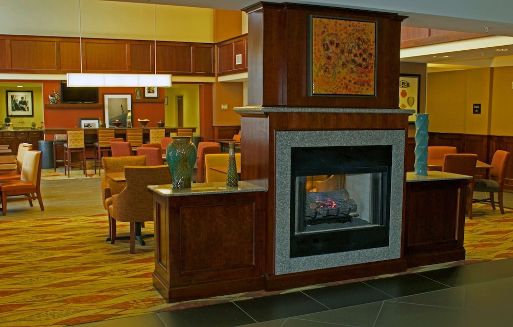 Hampton Inn & Suites Norfolk Airport - photo 3