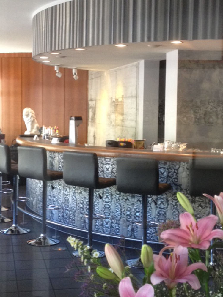 Hotel Bar