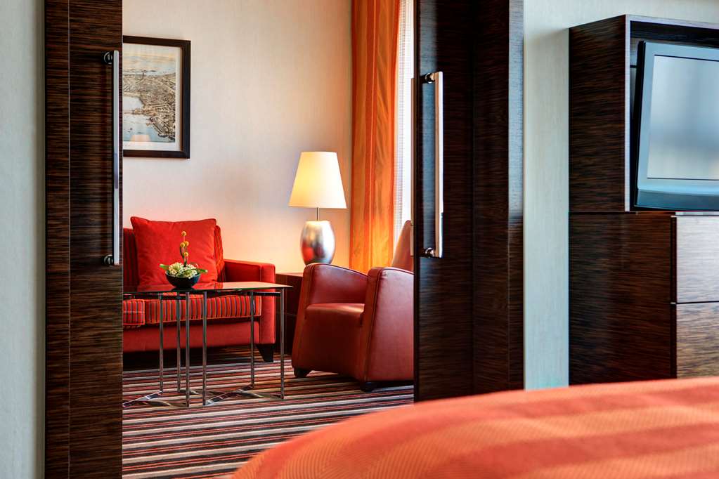 Steigenberger Hotel Hamburg, Germany - Superior Suite living room