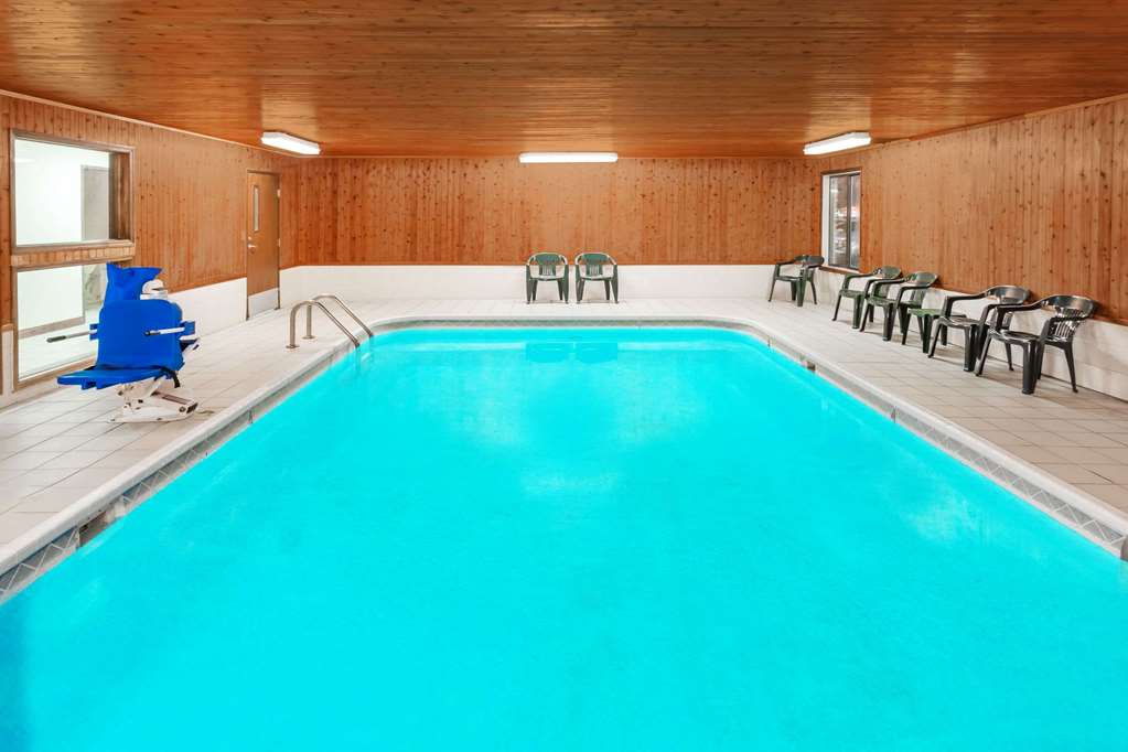 Super 8 by Wyndham Lincoln - photo 3