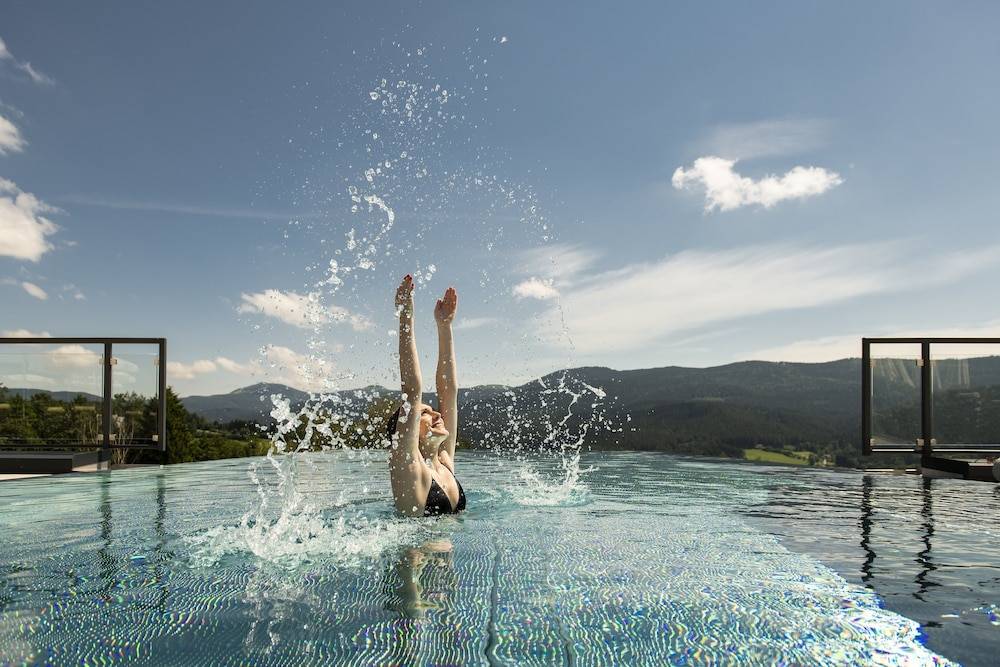 Infinity pool