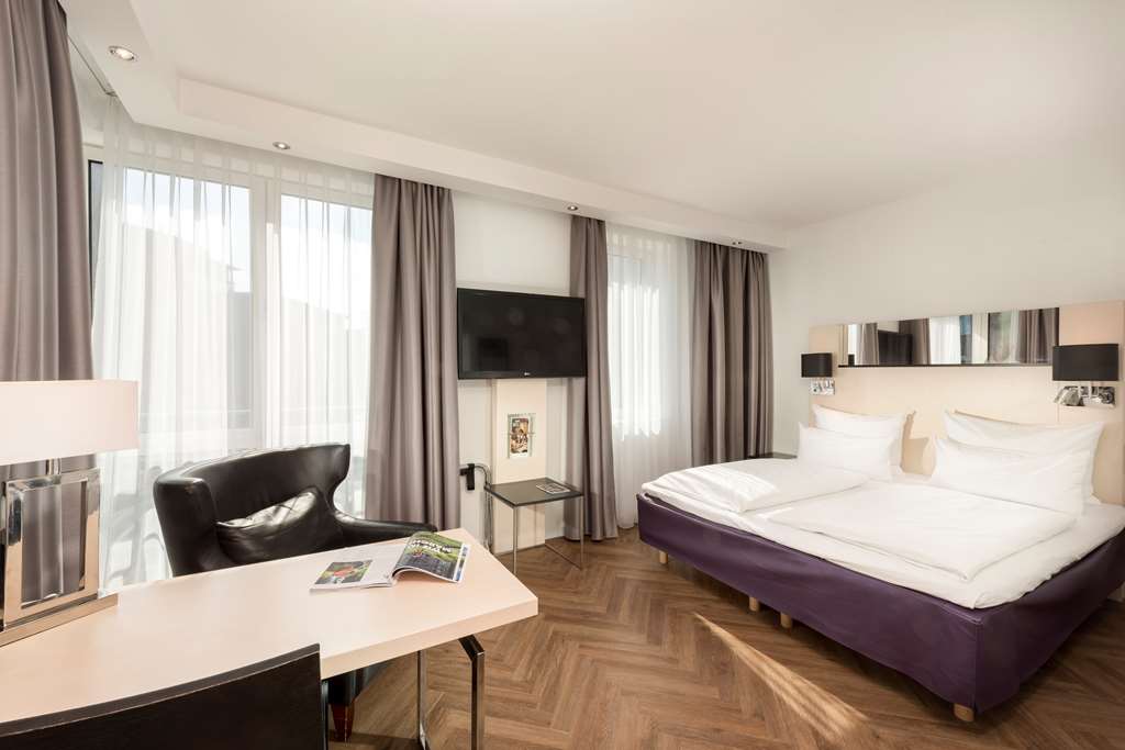 Scandic Berlin Kurfu rstendamm Room Standard Balcony TR Hard Floor