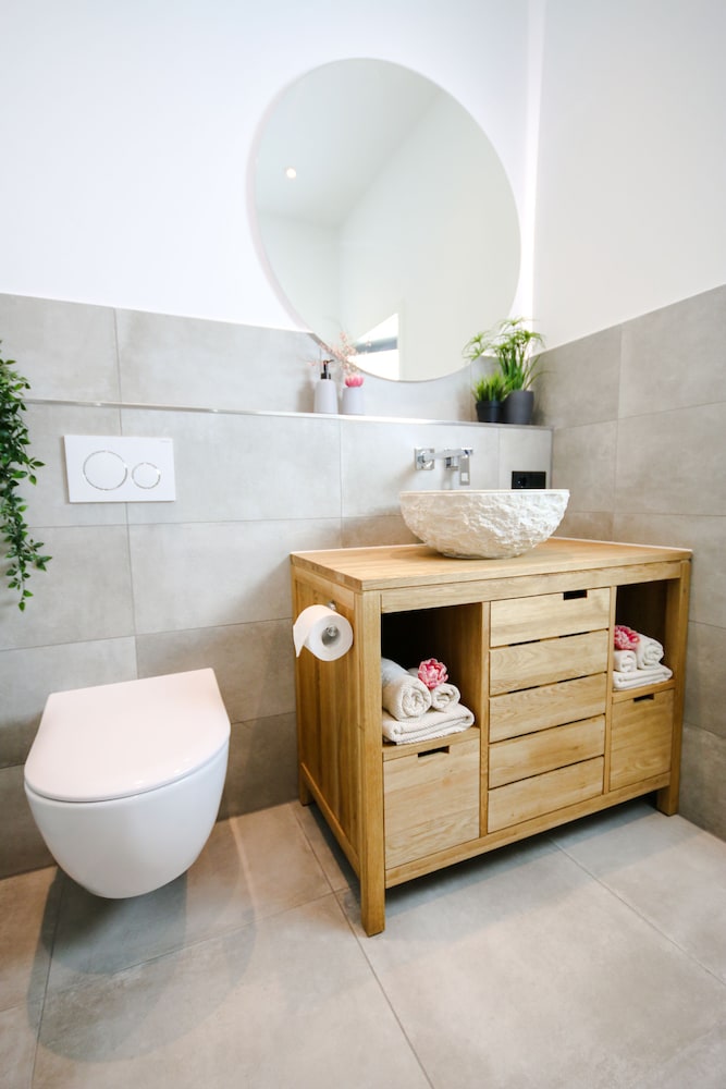Bathroom sink
