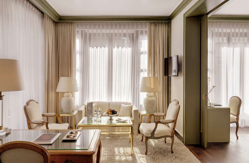 Europaeischer Hof Heidelberg / Executive Suite Living Example