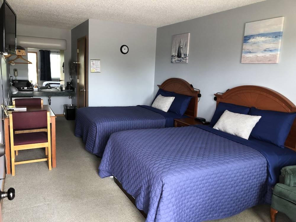Edge Of The Woods Motel - photo 3