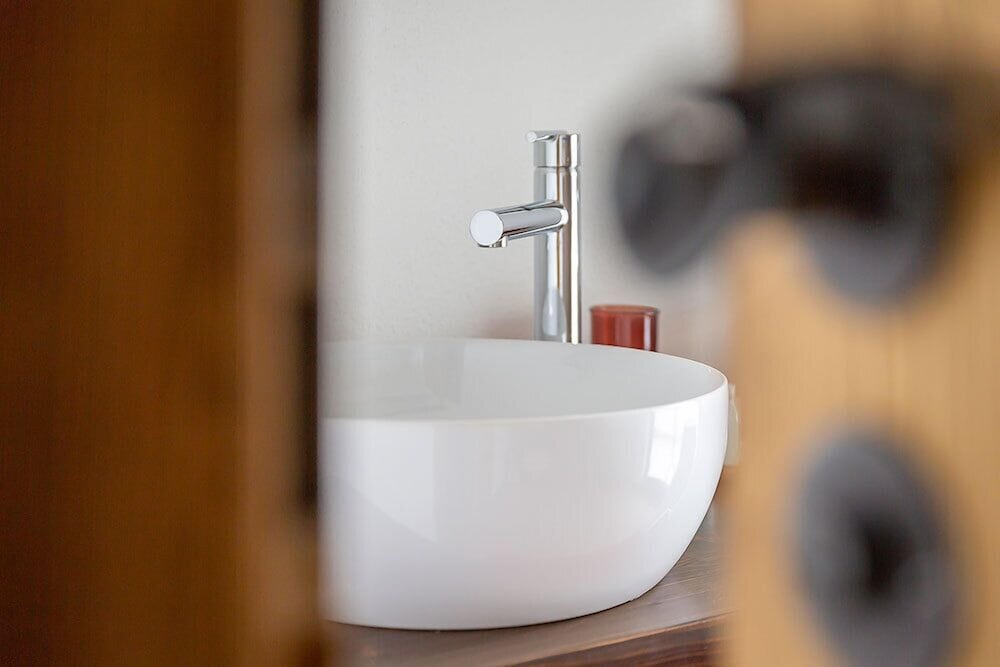 Bathroom sink