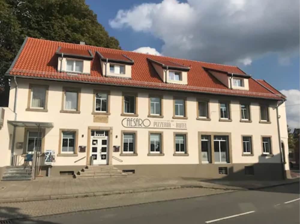 CAESARO Hotel & Pizzeria 20 Jahre Familienunternehmen