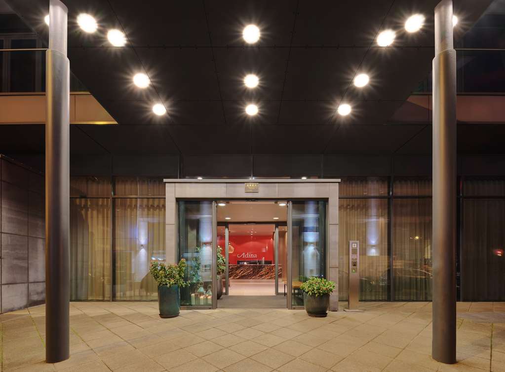 adina apartment hotel frankfurt neue oper entrance