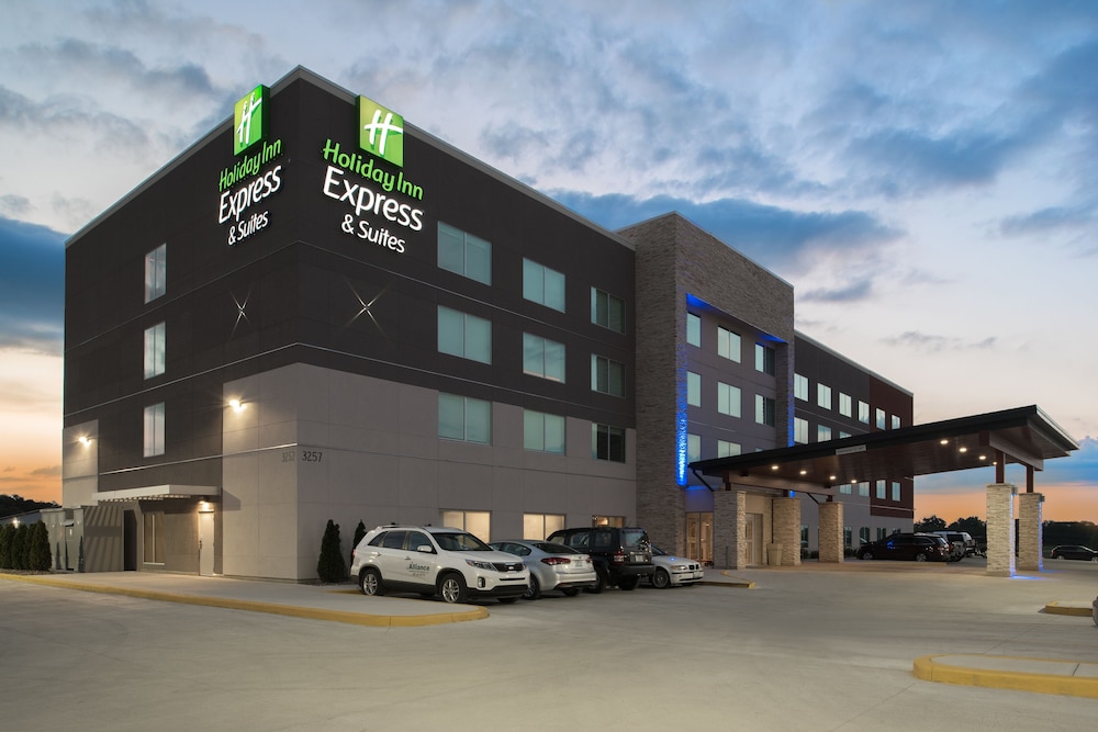 Holiday Inn Express & Suites Kingdom City an IHG Hotel - featured photo