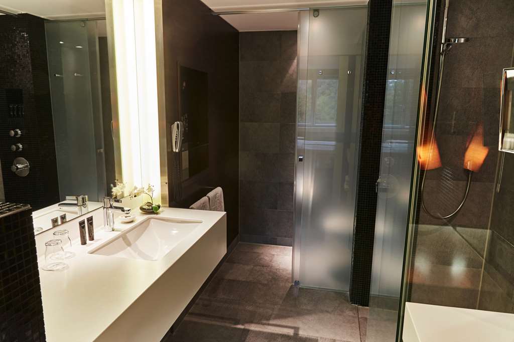 Steigenberger Airport Hotel, Frankfurt, Germany - Executive Room, Bathroom