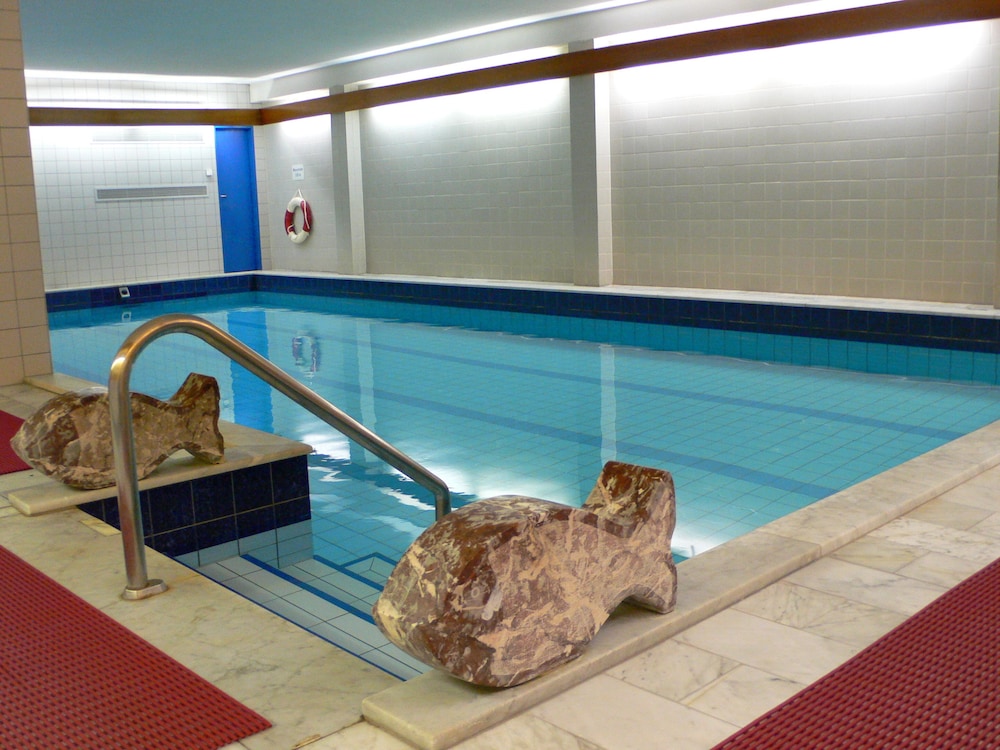 Exercise/lap pool