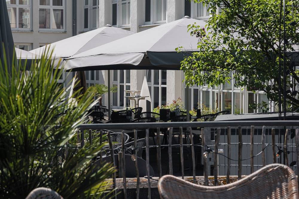 Sundeck