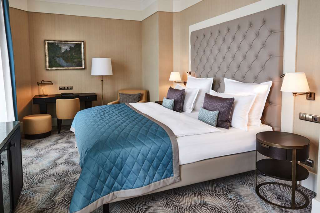 Steigenberger Grandhotel Petersberg, Koenigswinter/Bonn, Germany - Park Suite
