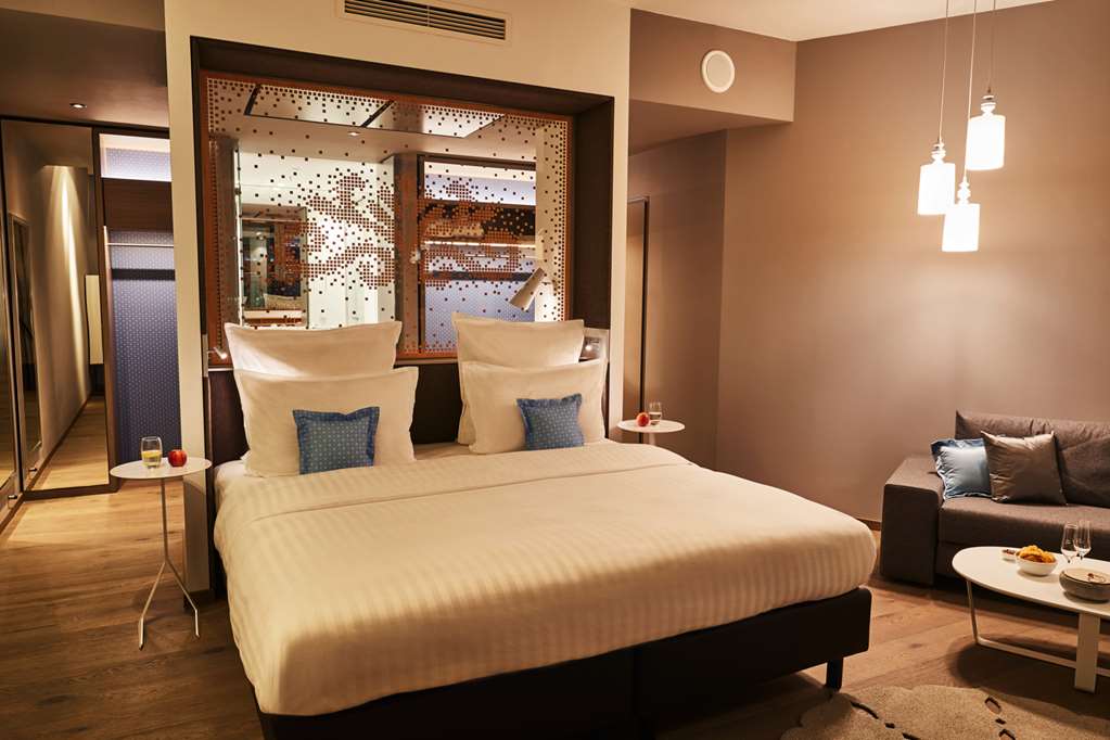 Steigenberger Hotel Muenchen/Munich, Germany - Junior Suite, Bedroom