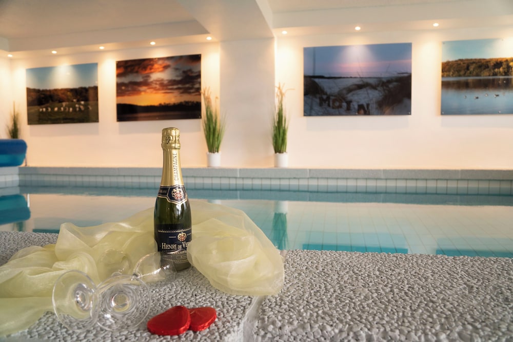 Exercise/lap pool