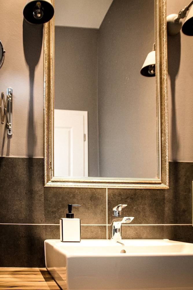 Bathroom sink