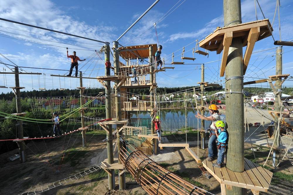 Ropes course (team building)
