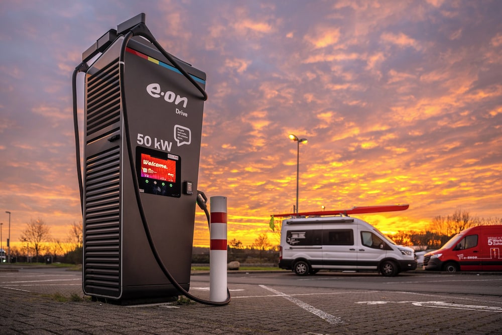 Electric vehicle charging station