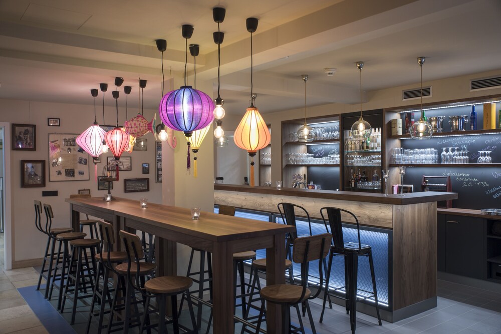 Hotel Bar