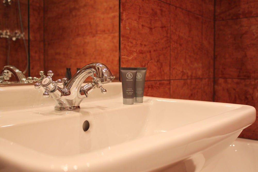 Bathroom sink