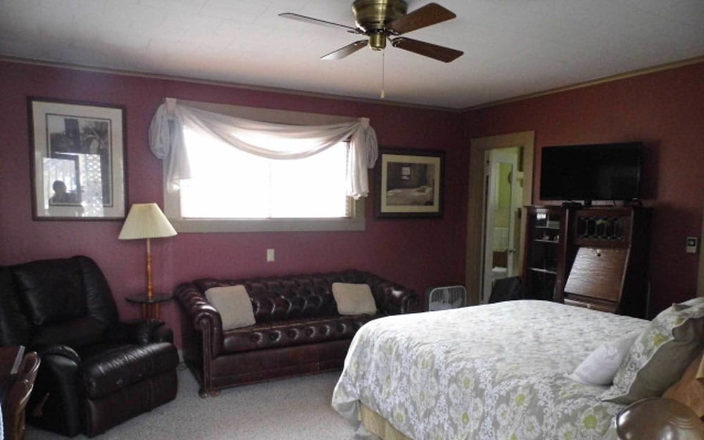 Otter Creek Inn - photo 2