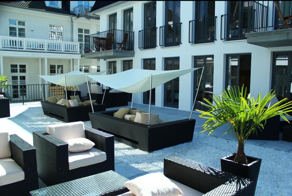 Sundeck