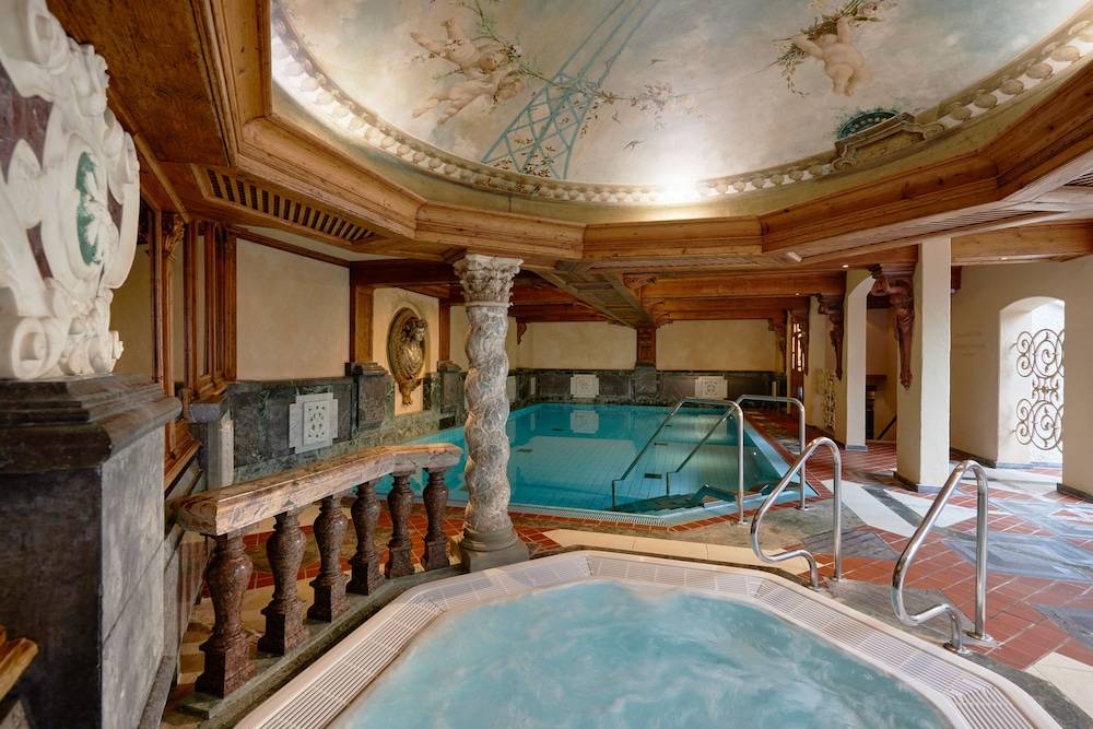 Exercise/lap pool