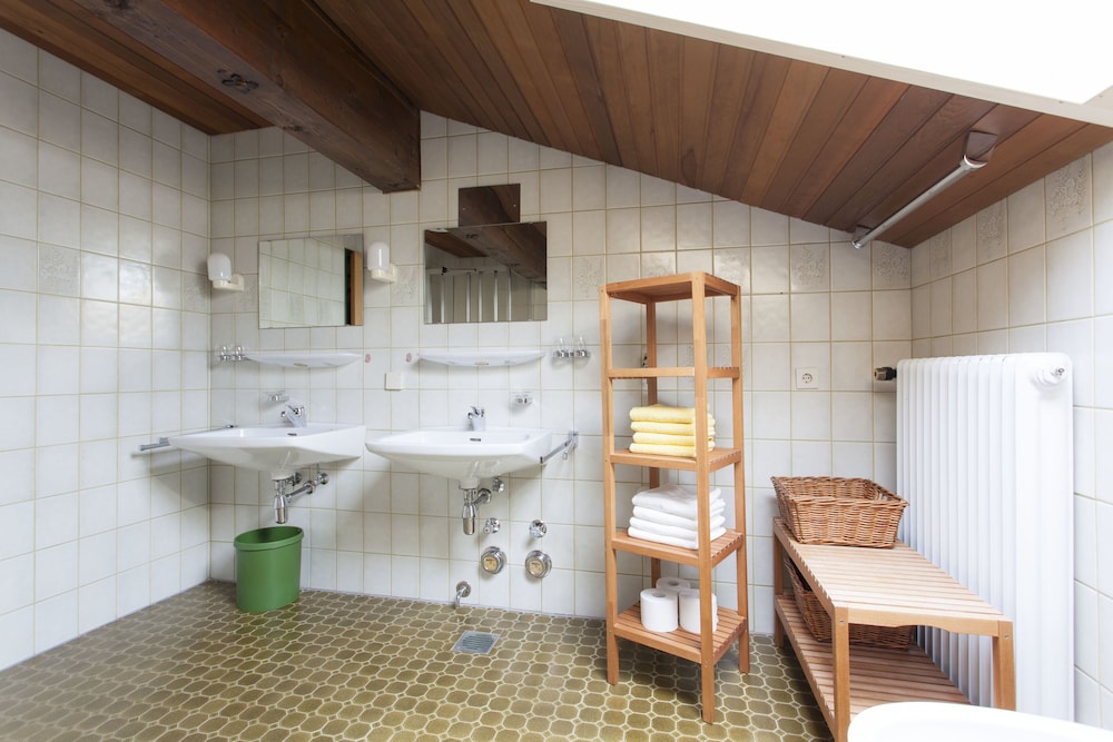 Bathroom sink