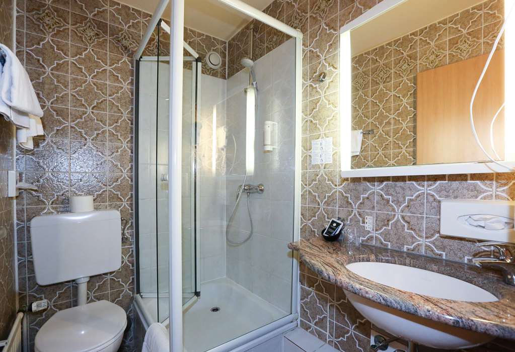 Arthotel ANA Goggl Einzelzimmer Badezimmer