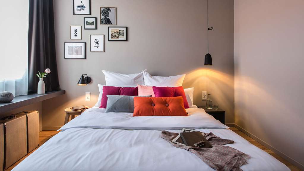 Bold Room