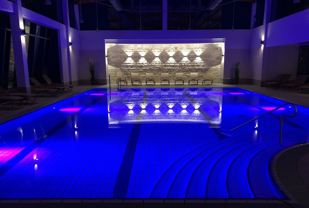 Exercise/lap pool