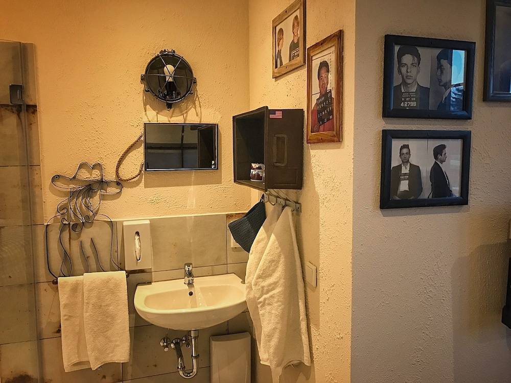 Bathroom sink
