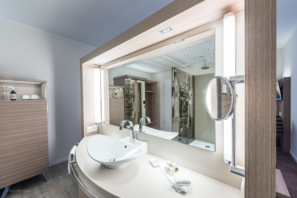 Bathroom sink