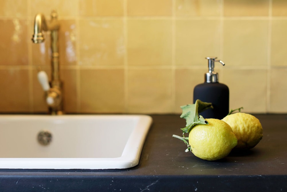 Bathroom sink