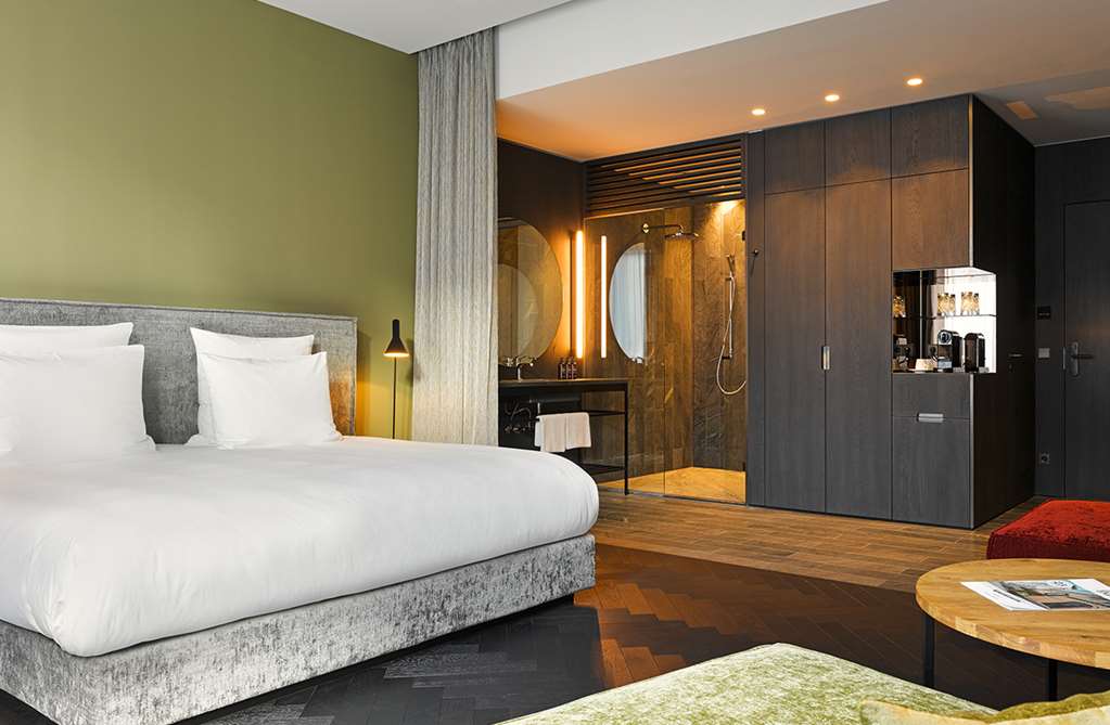 east Hotel Studio