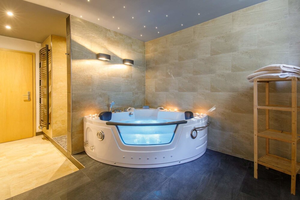 Private Spa Tub