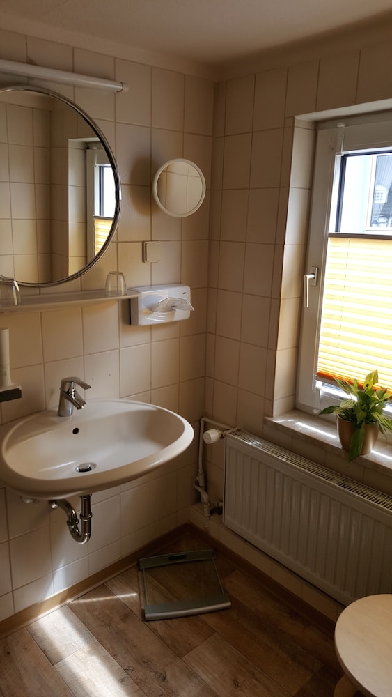 Bathroom sink