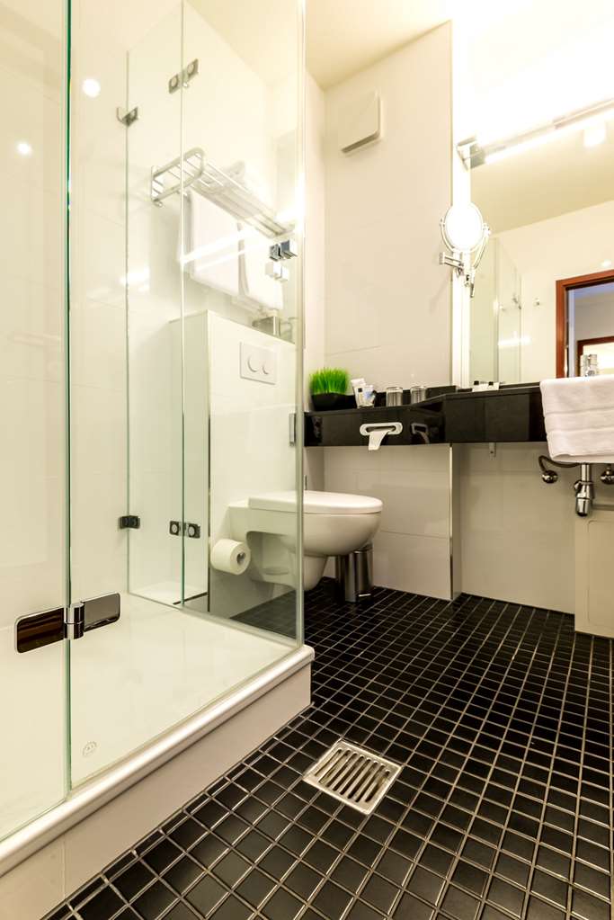 more comfort through low barrier in bathroom