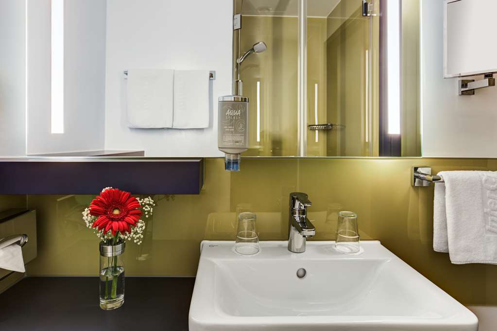 IntercityHotel Frankfurt, Germany, bathroom