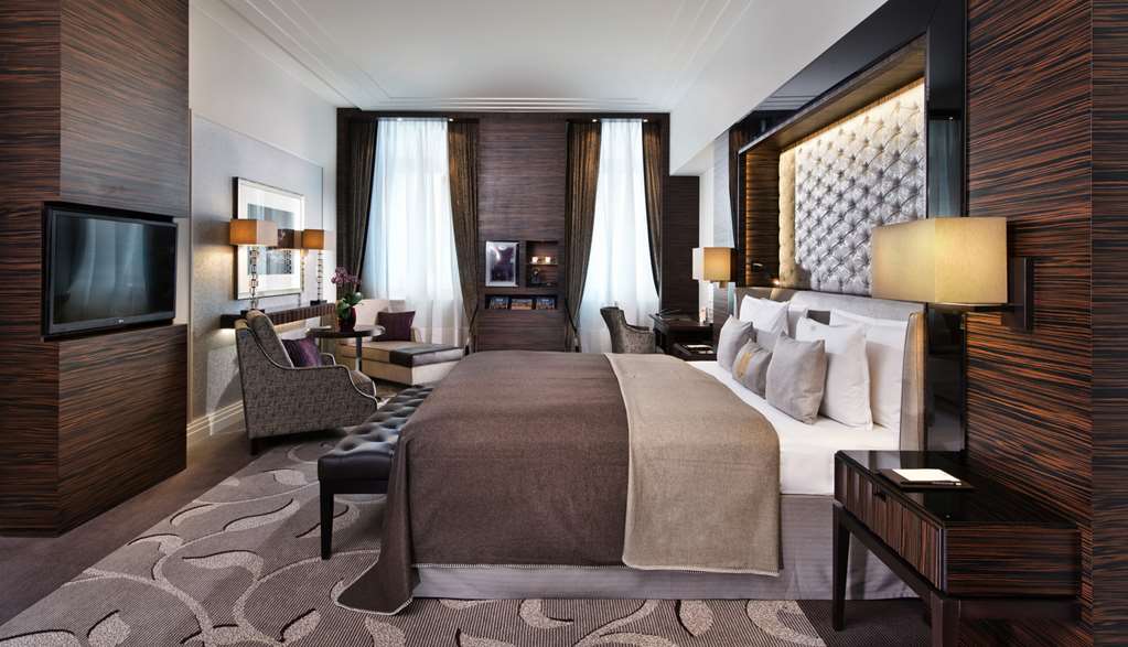Steigenberger Frankfurter Hof, Frankfurt, Germany - Deluxe Suite bedroom