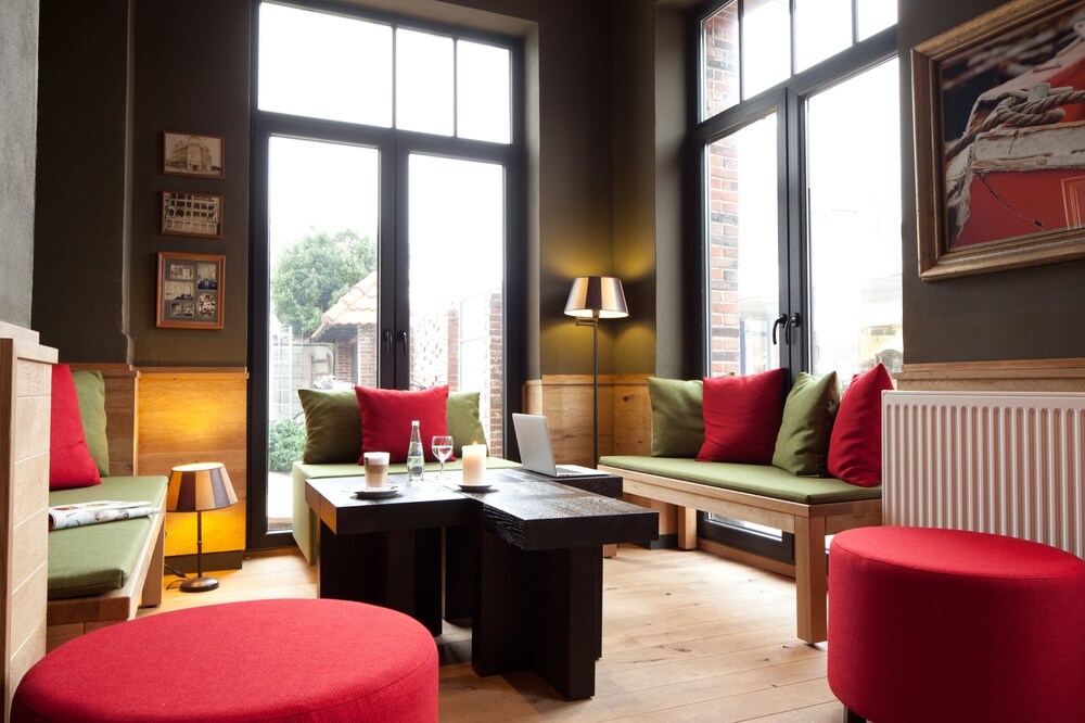 Hotel Lounge