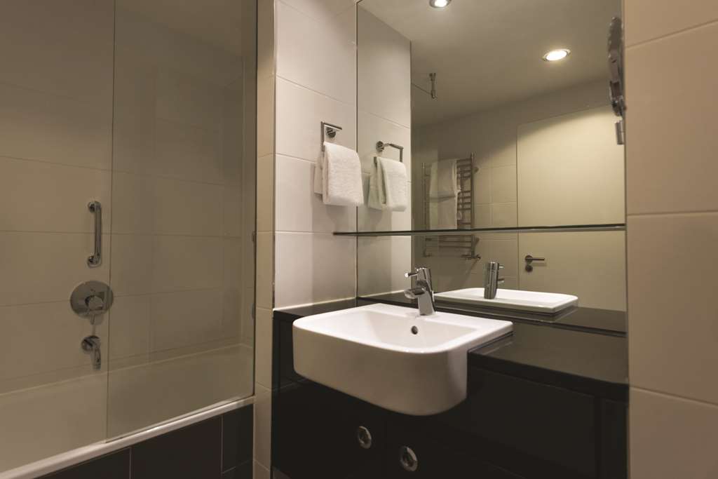 adina apartment hotel berlin mitte studio room bathroom
